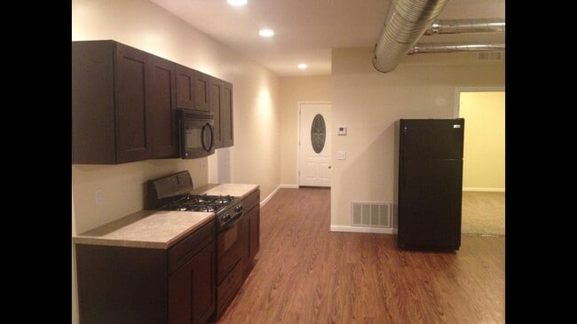 Building Photo - 532 Forest Ave