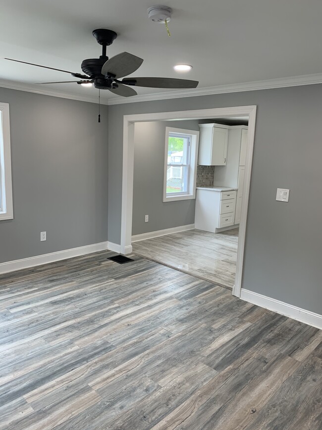 Building Photo - 206 S Maple Ave