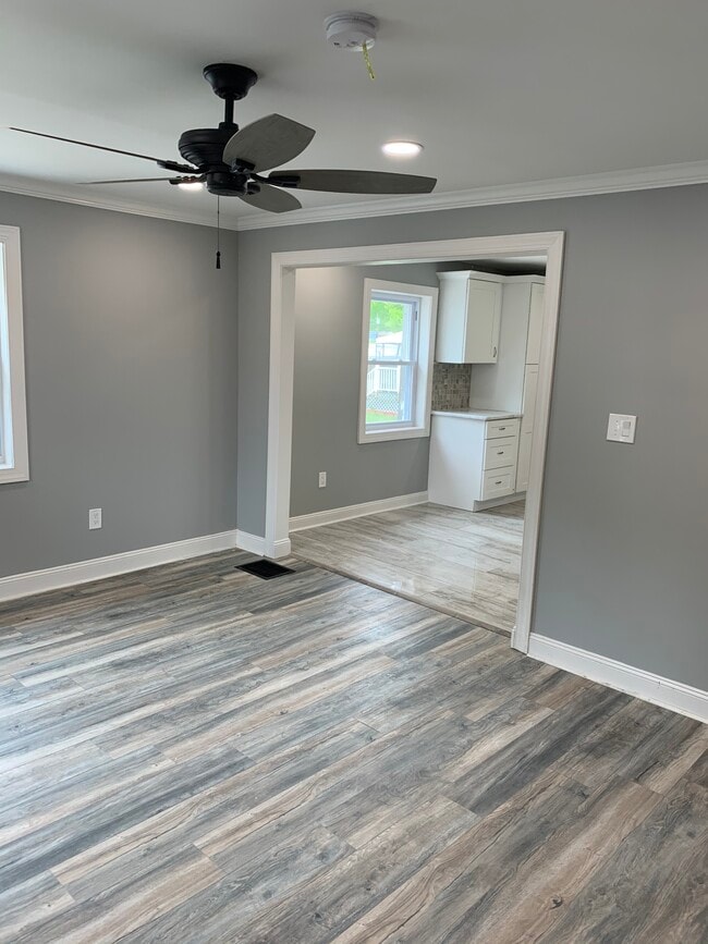 Building Photo - 206 S Maple Ave