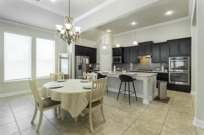 Building Photo - 5355 Baroness Ln