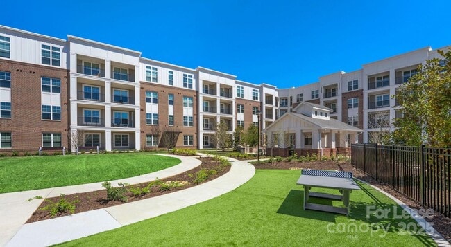 Foto del edificio - 4010 Waiting St