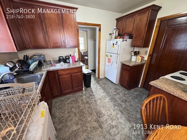 Building Photo - 1913 W Kent Rd