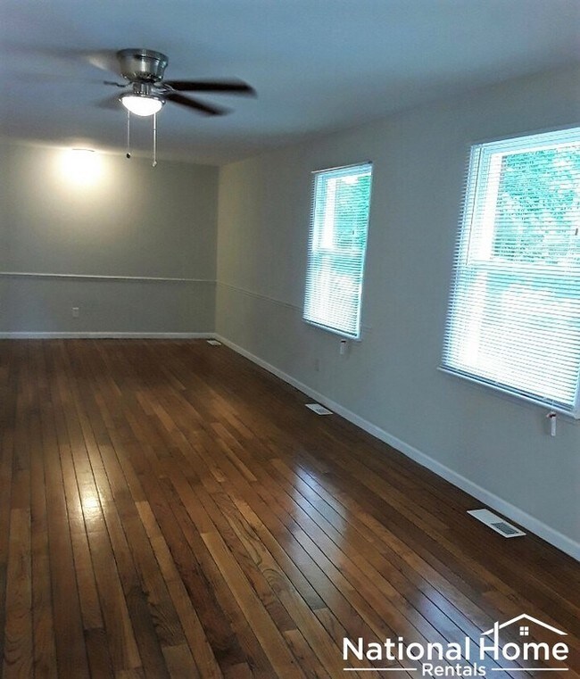 Building Photo - 4433 Cloverbrook Dr