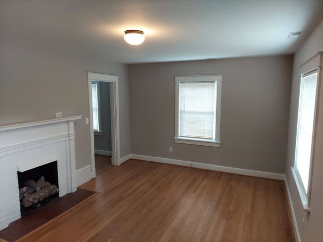 Building Photo - Single Family 3 BR, 2 Bath Rental House in Staunton, Available in November 2025