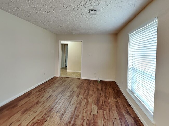 Building Photo - 9602 Rannock Way