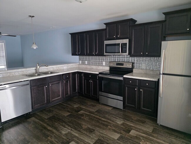 Foto del edificio - 2 Bedroom, 2.5 bath townhouse.