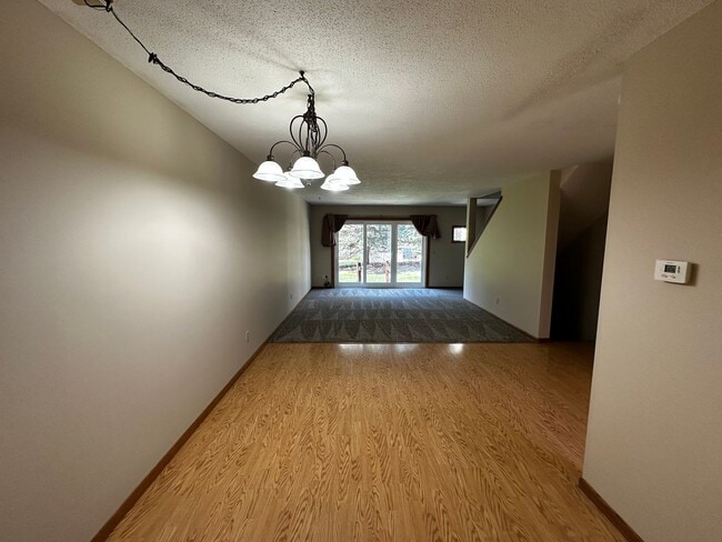 Foto del edificio - 2 bed 2 Bath 2 Story Townhome