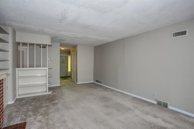 Building Photo - 1542 N Salina Ave