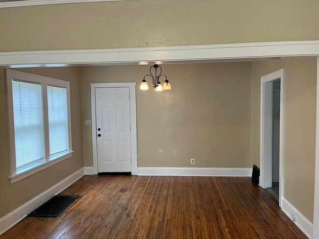 Comedor - 1623 Parmele St