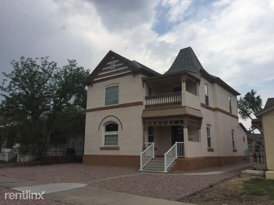 Foto principal - 6 br, 4 bath House - 615 W. 11TH ST.