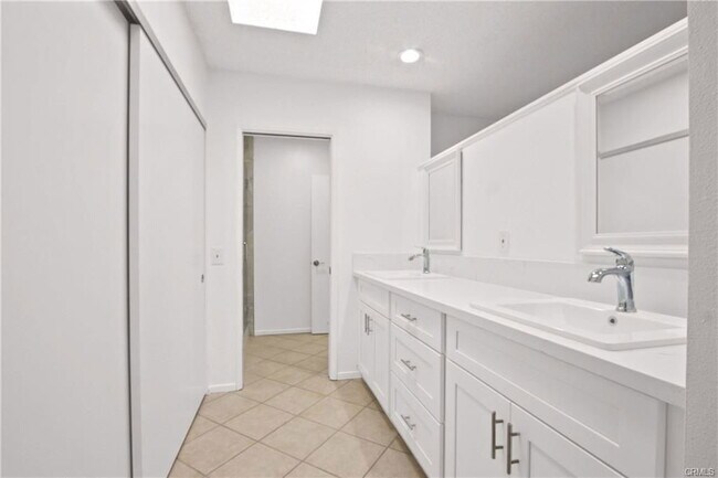 Building Photo - 9251 Orizaba Ave