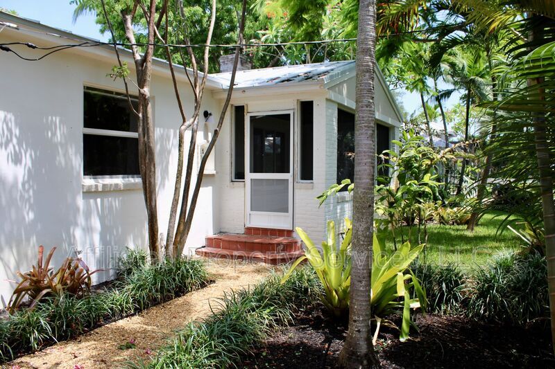 Photo - 3211 Floral Avenue