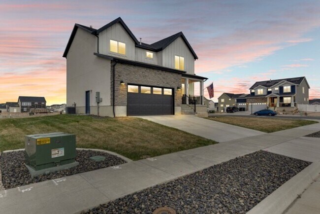 Building Photo - Beautifully Updated Home in Prime Syracuse Location