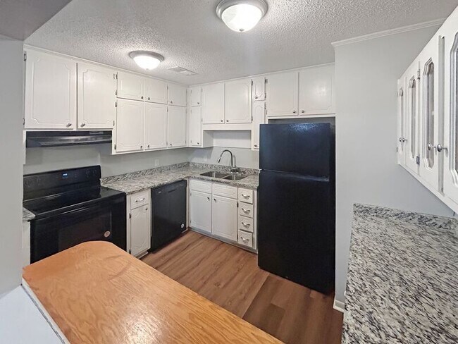 Building Photo - 3032 Summit Ridge Dr