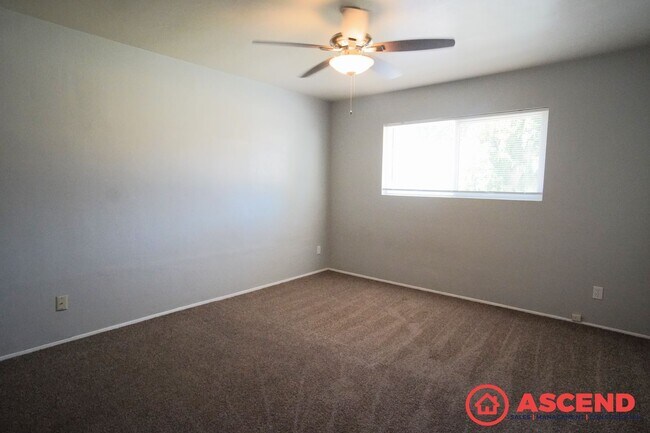 Building Photo - 3 Bedroom Home Near Compton Junior High in...