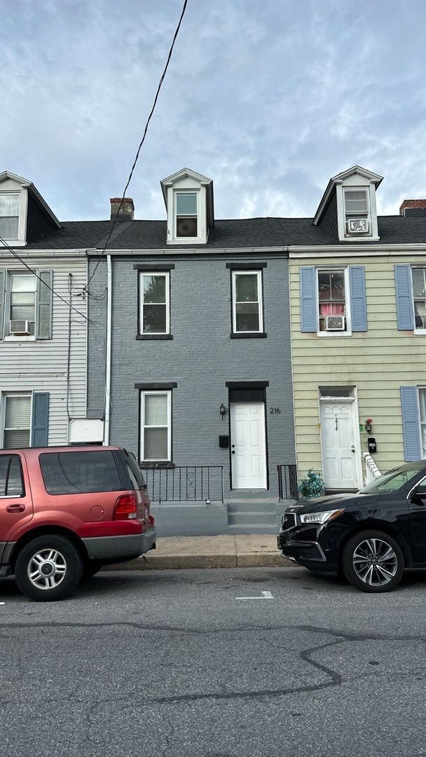 Foto del edificio - Charming 3 BR, 1 BA Townhouse in Columbia!