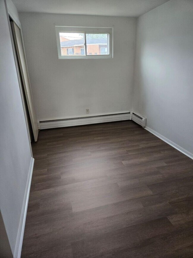 Foto del edificio - 1st Floor 2-Bedroom, 1-Bathroom Apartment ...