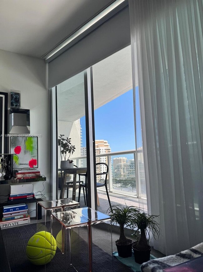 Building Photo - 475 Brickell Ave