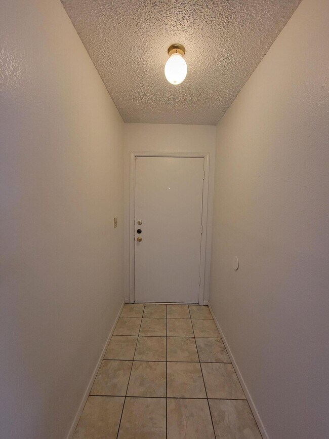 Foto del edificio - 7716 Iroquois Dr
