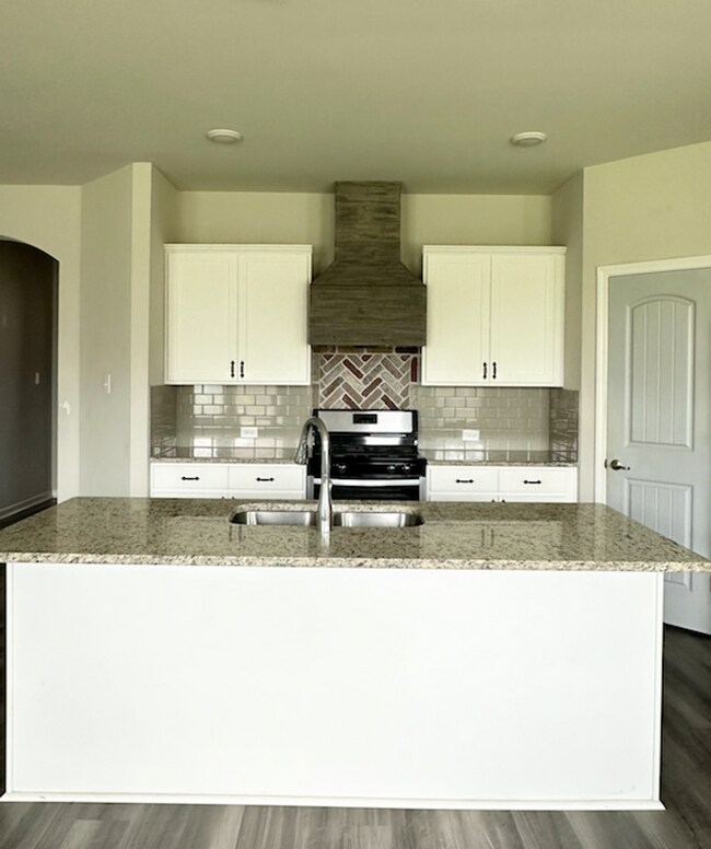 Foto del edificio - 4 Bed 2 Full baths