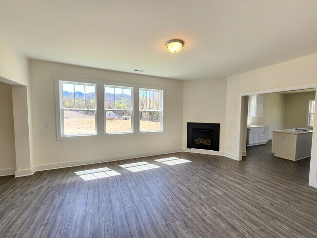 Foto del edificio - Black Mountain Rental!