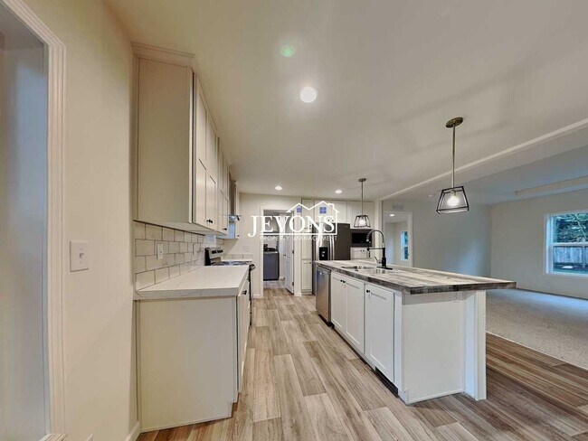 Foto del edificio - Charming Maple Valley Home on a Quiet Residential Street