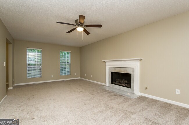 Building Photo - 278 Castleair Dr NE