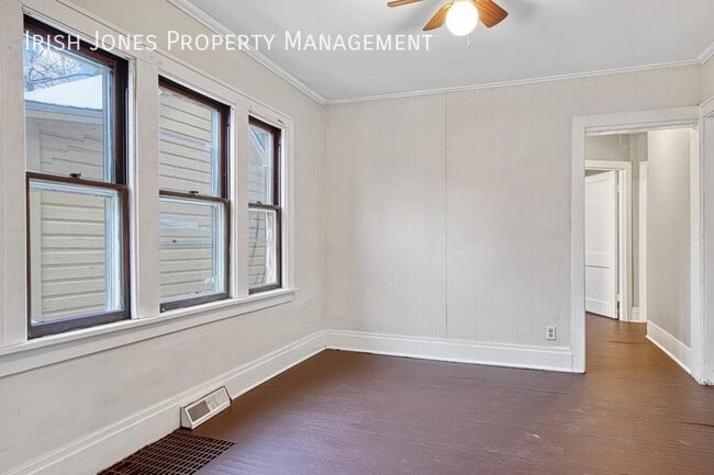 Building Photo - 343 Parkridge Ave