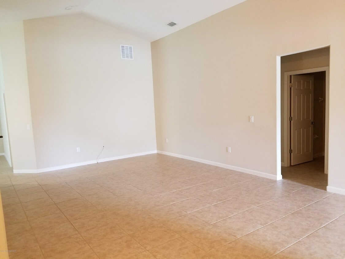Building Photo - 2600 Snapdragon Dr NW