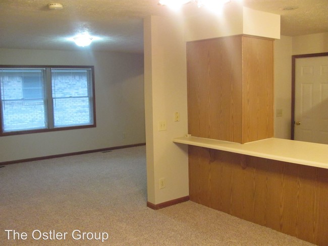 Building Photo - 5272-5347 Villa Ct