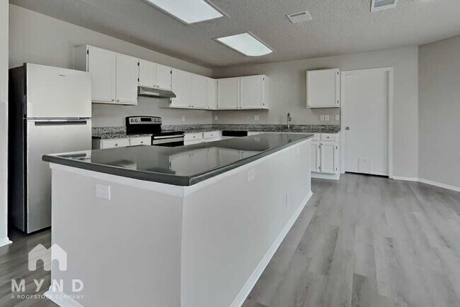 Foto del edificio - 8031 Manderly Pl