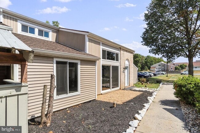 Building Photo - 1523 Kensington Dr