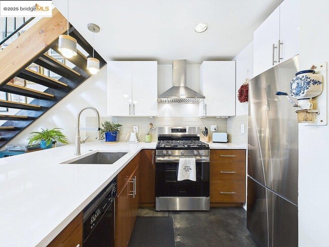 Building Photo - 3116 Adeline St