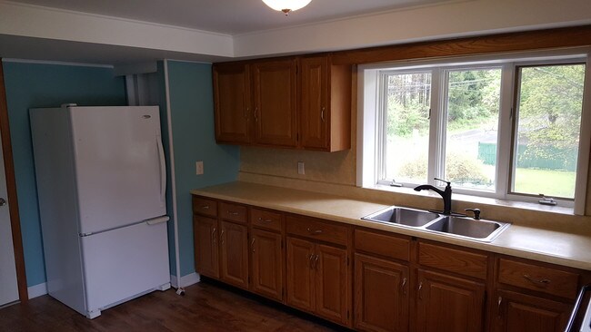 Building Photo - 10 E Campville Rd