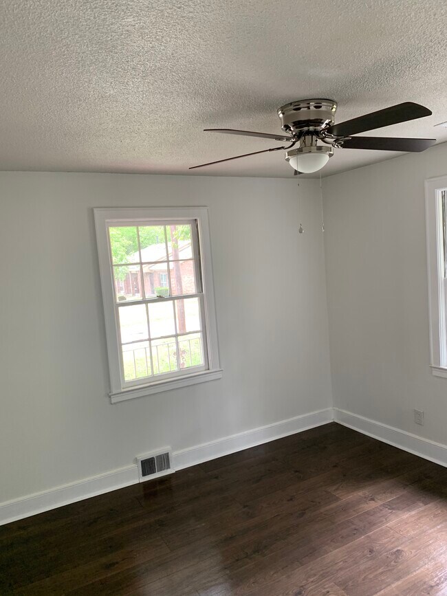 Bedroom - 1422 Poplar St