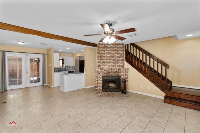 Building Photo - 3551 Eastlake Dr