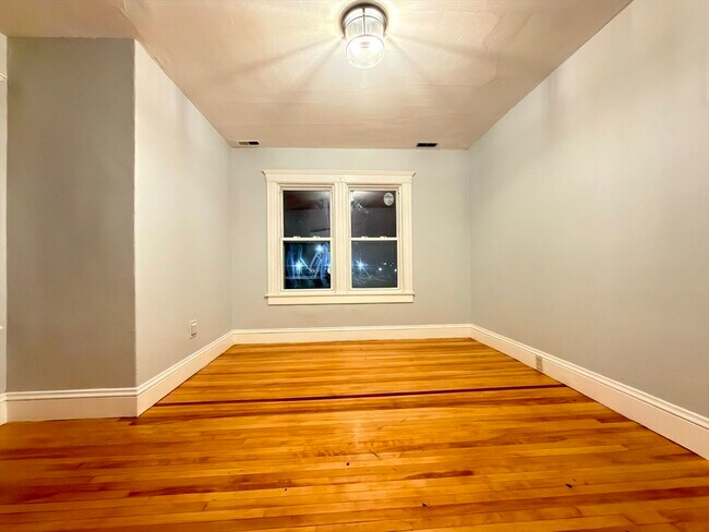 Building Photo - 90 Vernon St