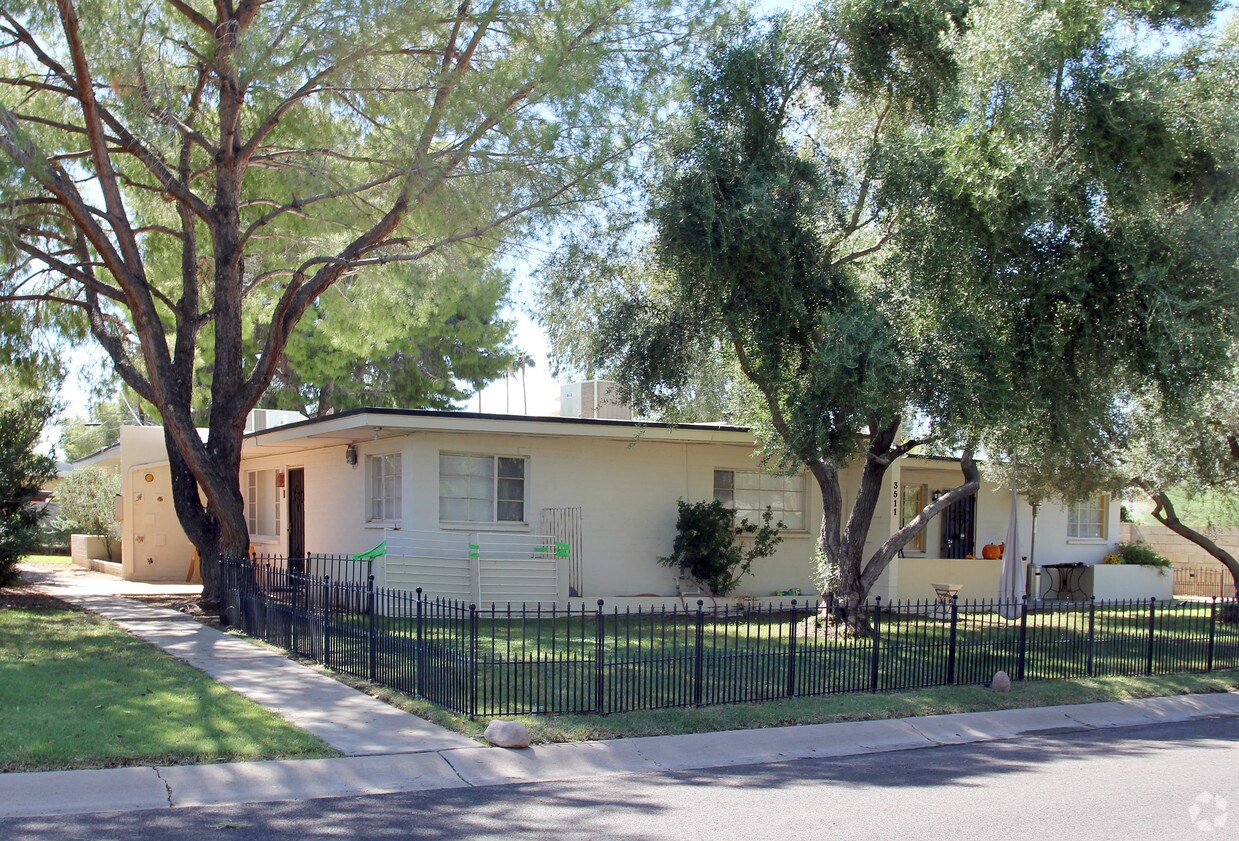Primary Photo - 3511 E Montecito Ave