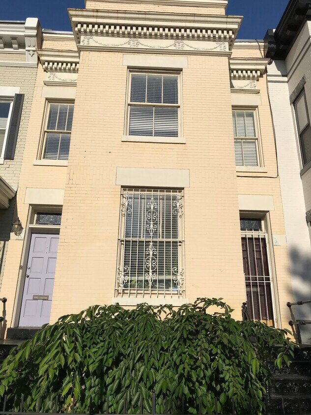 Front of house - 617 15th St NE