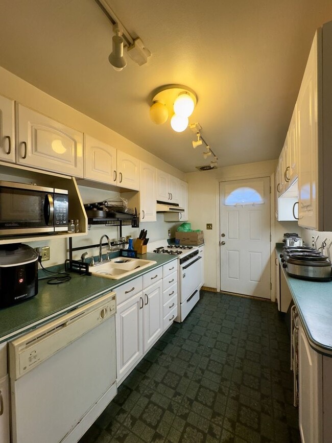 Building Photo - Charming 3 Bedroom/ 1.5 Bathroom Townhome in Frankford, MD!