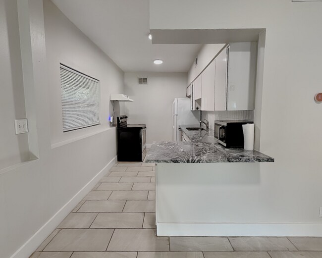 Foto del edificio - 3801 1/2 W Palmira Ave