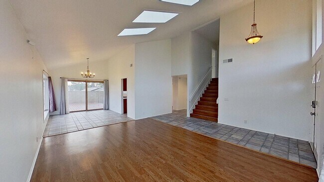 Foto del edificio - 24652 Vía Raza