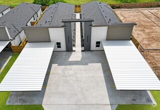 Building Photo - 3000 S Links Dr