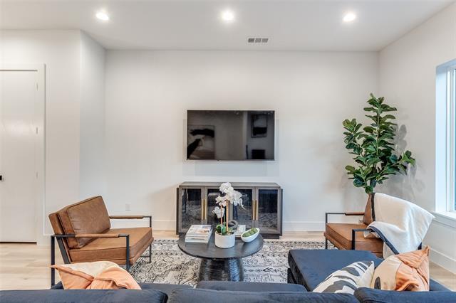 Building Photo - 7411 Coronado Ave