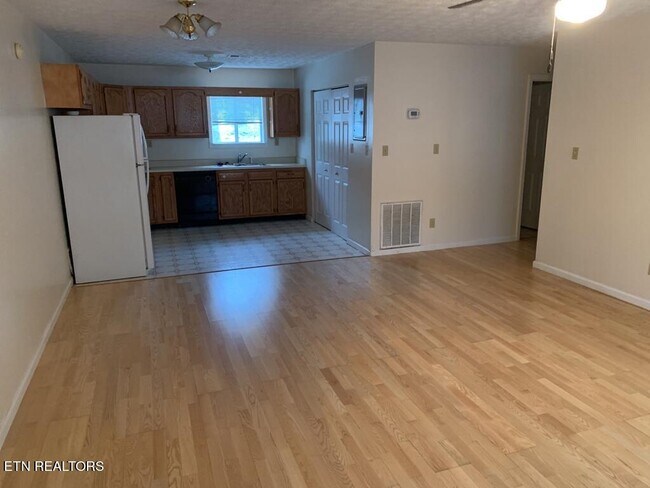 Building Photo - 137 Anzie Way