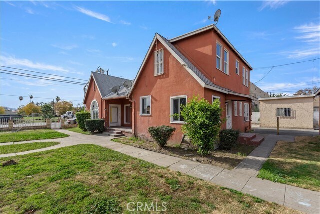 Foto del edificio - 272 W 9th St