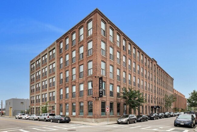 Foto del edificio - 320 W 2nd St