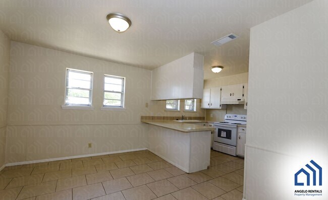 Foto del edificio - Spacious 3 bedroom 2 bath home in College ...