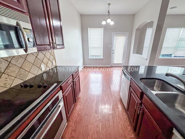 Building Photo - 2515 Kent Dr