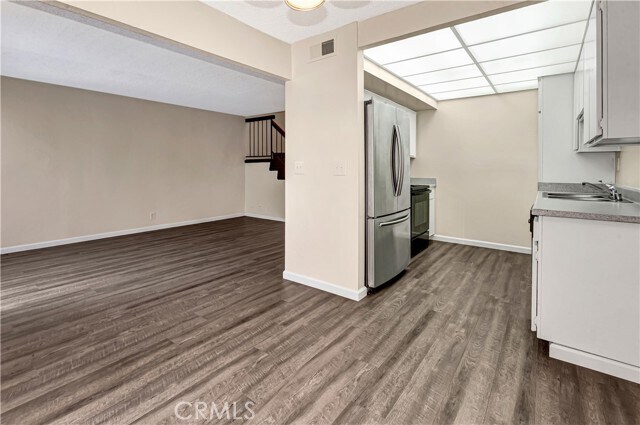 Building Photo - 23012 Village Dr